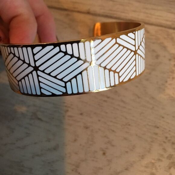 Rustic Cuff of the Month Jan 2018 - Gold Becca - Picture 4 of 6